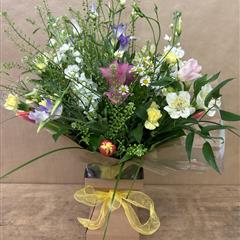 FLORISTS SEASONAL CHOICE BOUQUET